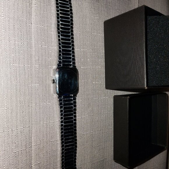 Women's Watch - Picture 13 of 16